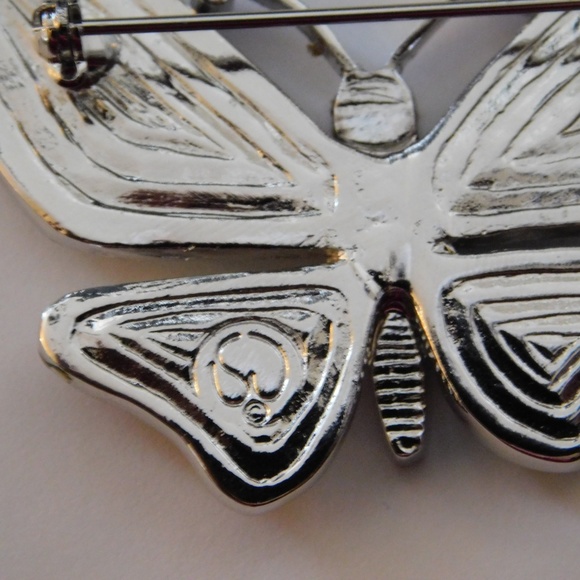 Gorgeous Swarovski Crystal Butterfly Brooch S136 - Picture 9 of 9